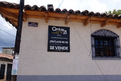 Century 21 real estate sign in San Cristóbal de las Casas. Photo by Diana Taylor.