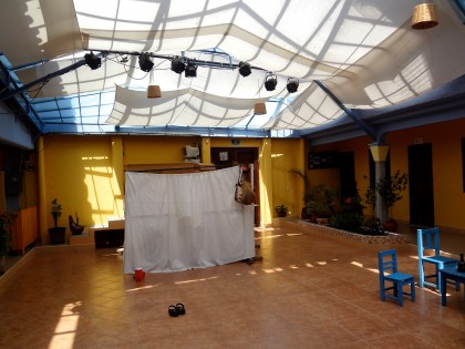 Stage set for the play, "Buscando Nuevos Caminos" given by FOMMA actresses at FOMMA. Photo by Janice Amaya. 